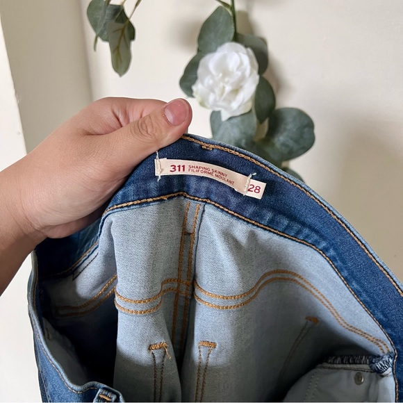 Levi Jeans - Picture 5 of 12